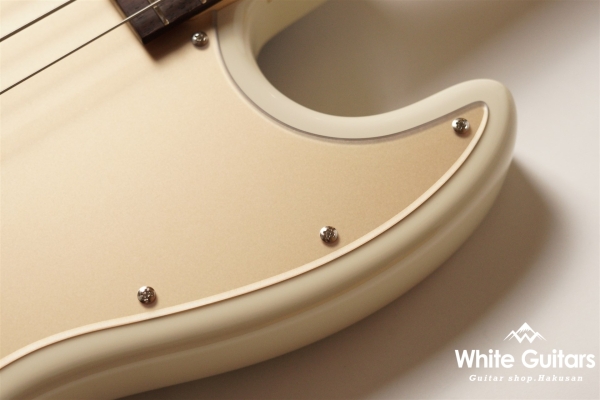 MJ1-STD/R - Olympic White / Gold Acryl Pick Guard