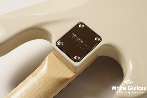MJ1-STD/R - Olympic White / Gold Acryl Pick Guard