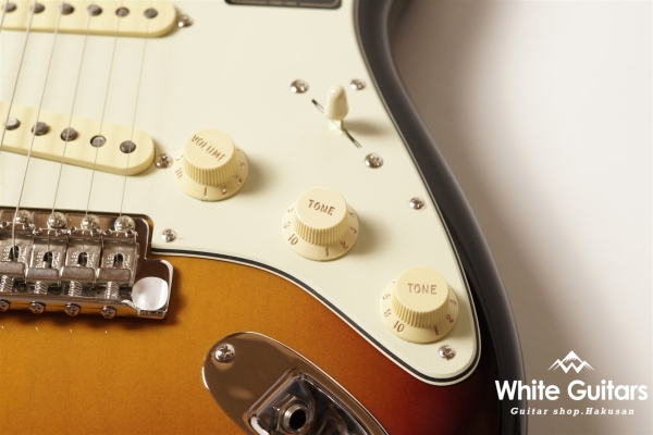 American Vintage II 1961 Stratocaster - 3-Color Sunburst