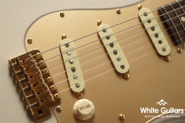 MC2-STD/R - Olympic White / Gold Acrylic PG / Gold Parts